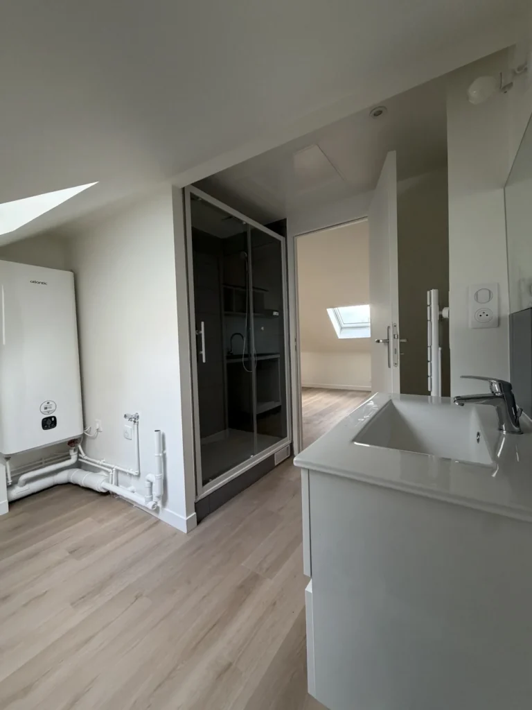 Cuisine équipée fournie et posée par Inbatex dans l'appartement rénové d'Angers